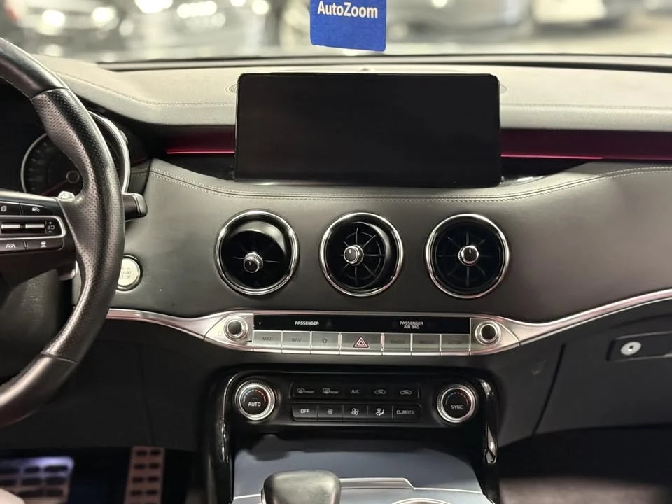 2023 Kia Stinger - Image 17 of 19