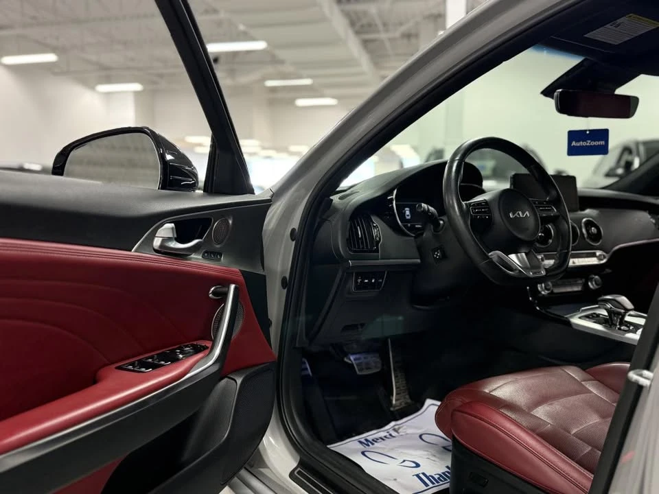 2023 Kia Stinger - Image 11 of 19
