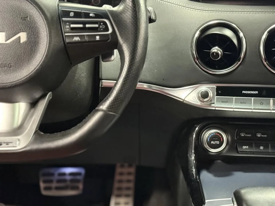 2023 Kia Stinger - Image 15 of 19