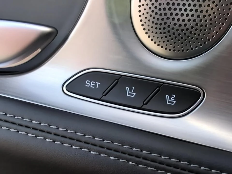 2023 Kia Stinger - Image 17 of 20