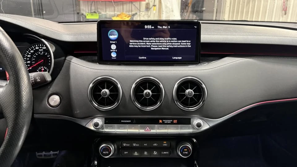 2023 Kia Stinger - Image 11 of 20
