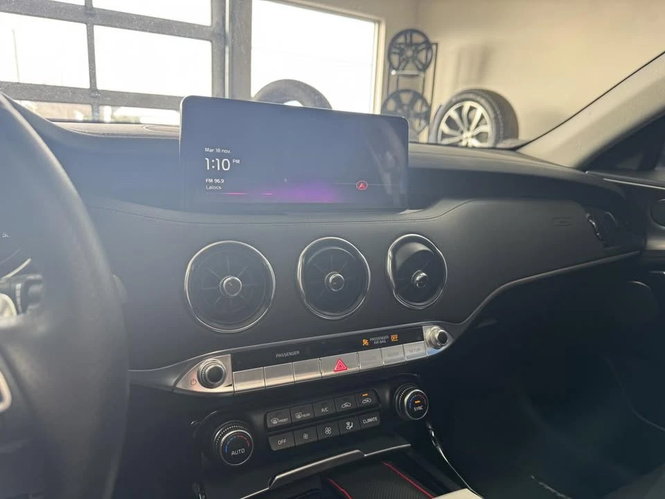 2023 Kia Stinger - Image 19 of 20