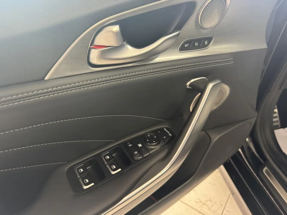 2023 Kia Stinger - Image 13 of 20