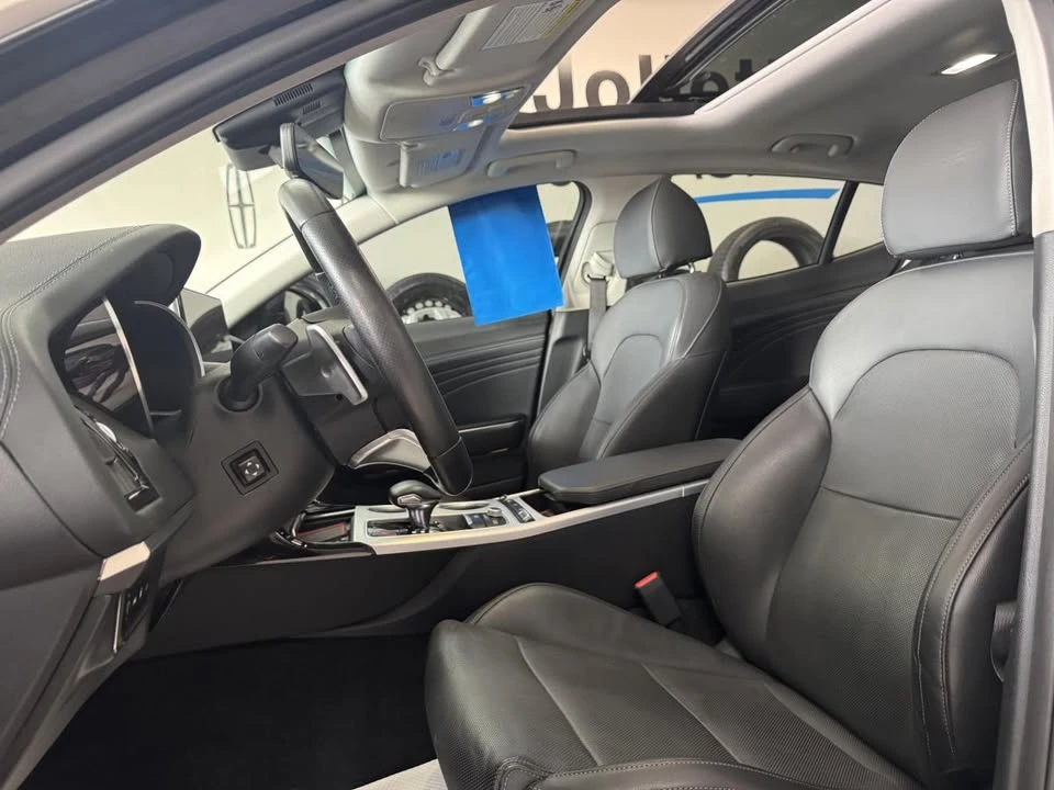 2023 Kia Stinger - Image 11 of 20