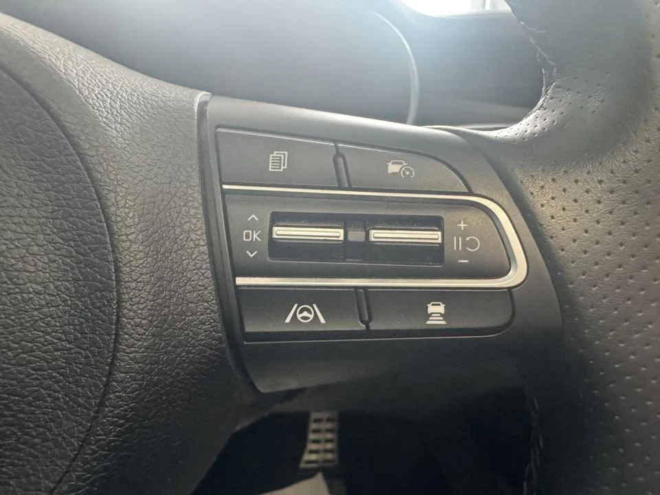 2023 Kia Stinger - Image 17 of 20
