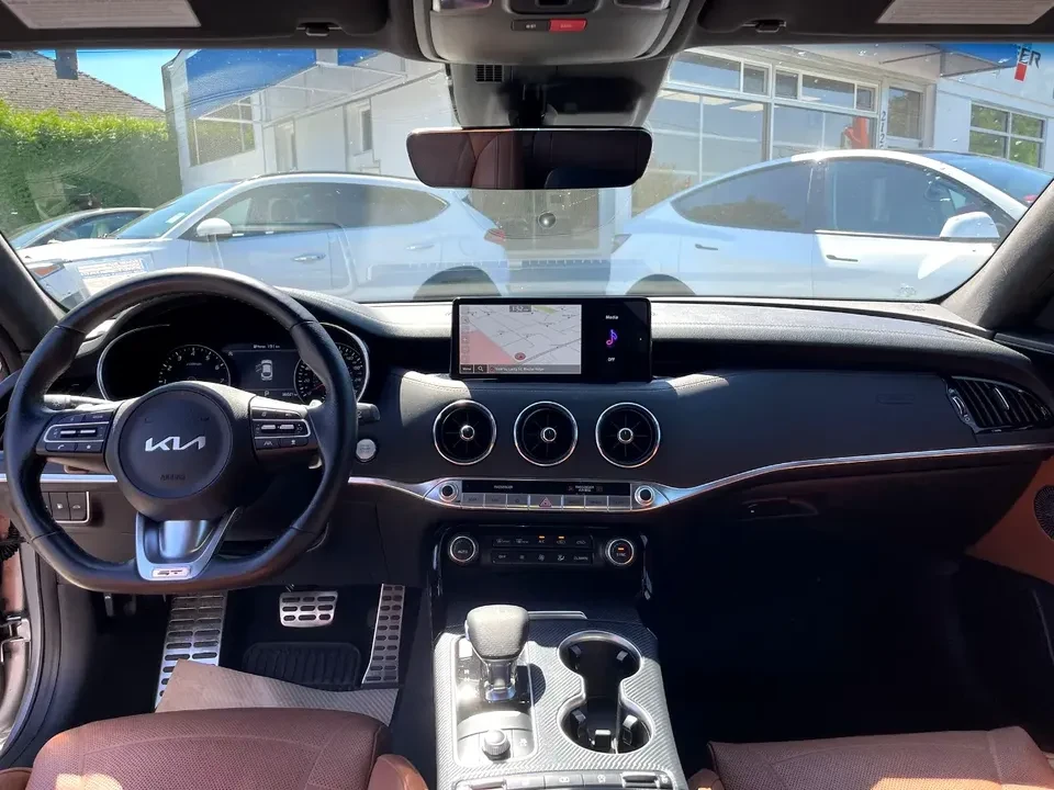 2023 Kia Stinger - Image 11 of 14
