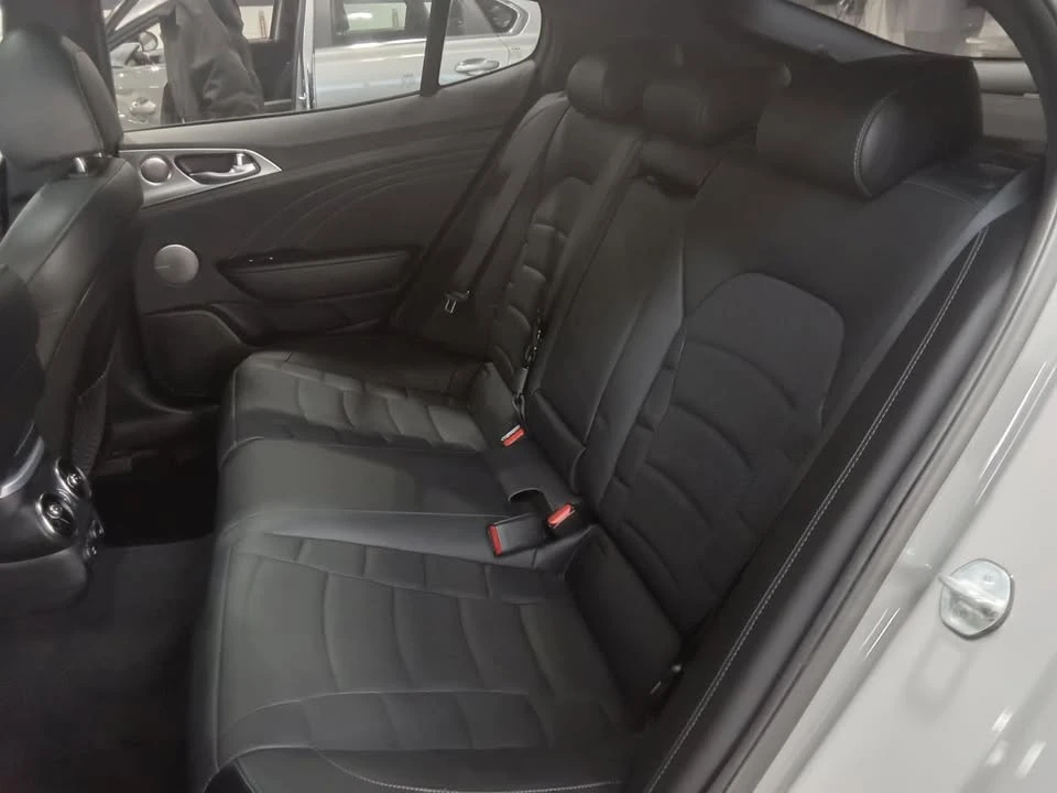 2023 Kia Stinger - Image 18 of 20