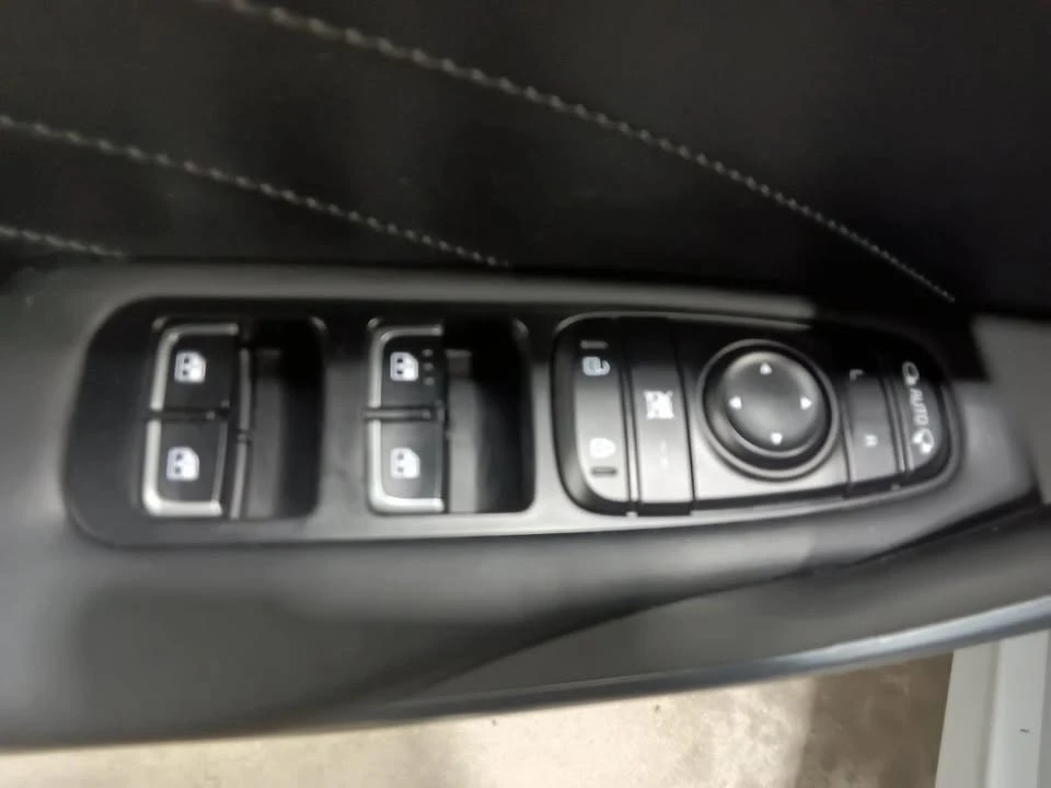 2023 Kia Stinger - Image 19 of 20