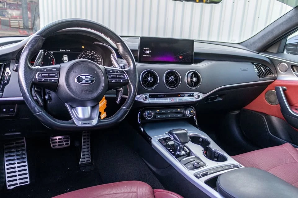 2023 Kia Stinger - Image 7 of 20