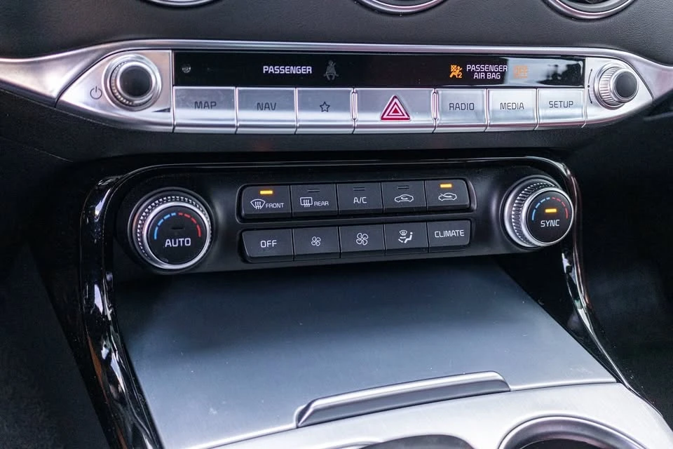 2023 Kia Stinger - Image 15 of 20