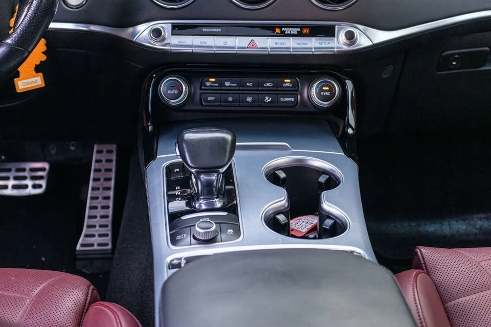 2023 Kia Stinger - Image 10 of 20