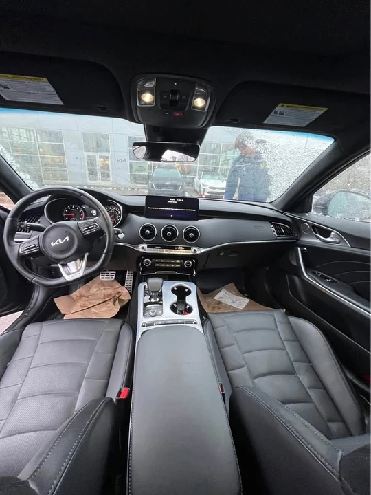 2023 Kia Stinger GT - Image 10 of 11