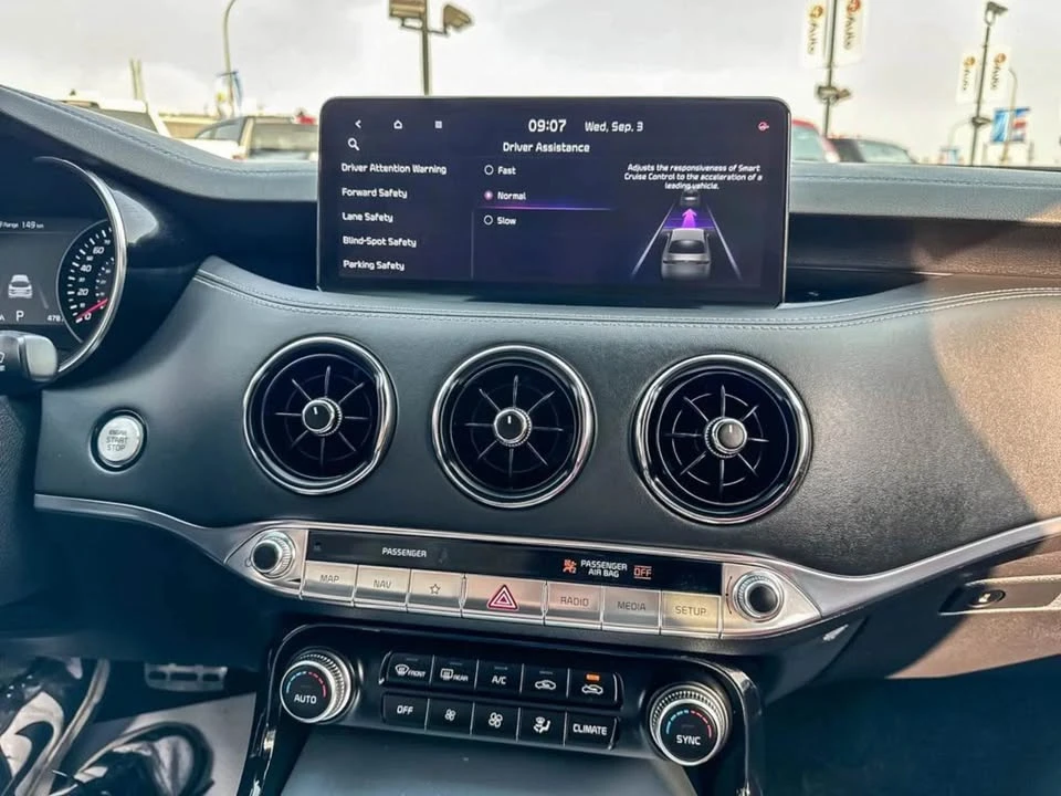 2023 Kia Stinger GT - Image 10 of 13
