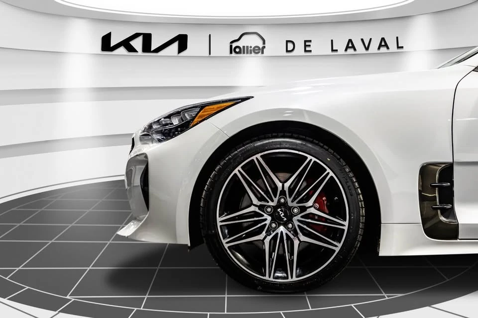 2023 Kia Stinger GT - Image 10 of 20