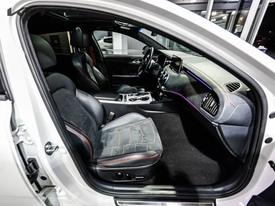 2023 Kia Stinger GT - Image 15 of 20