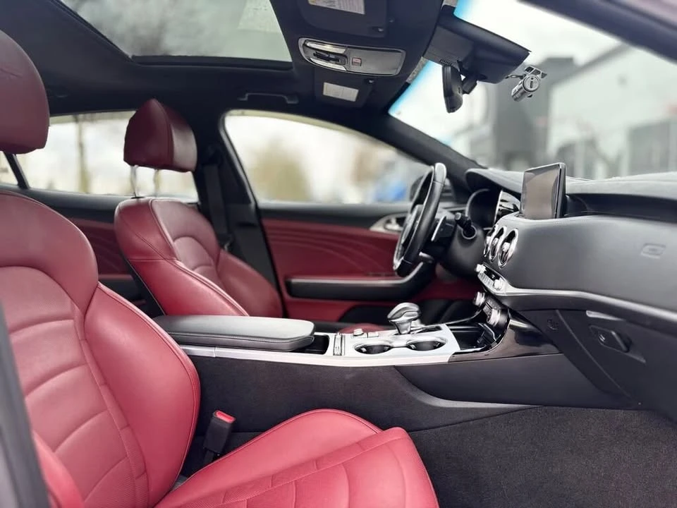 2023 Kia Stinger GT - Image 10 of 18
