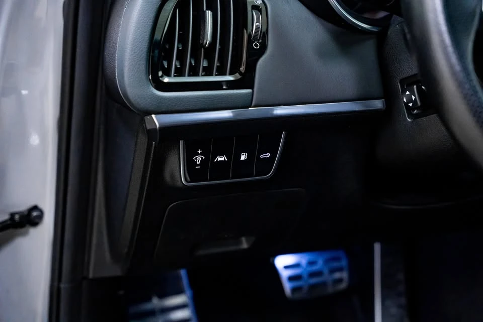 2023 Kia Stinger GT - Image 16 of 18