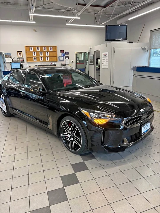 2023 Kia Stinger GT - Image 2 of 7