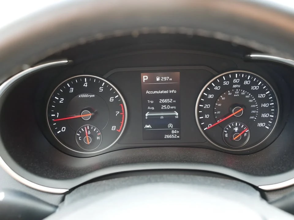 2023 Kia Stinger - Image 12 of 17