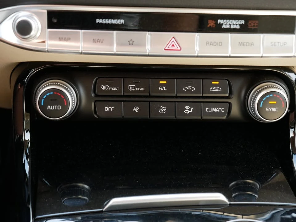 2023 Kia Stinger GT - Image 13 of 17