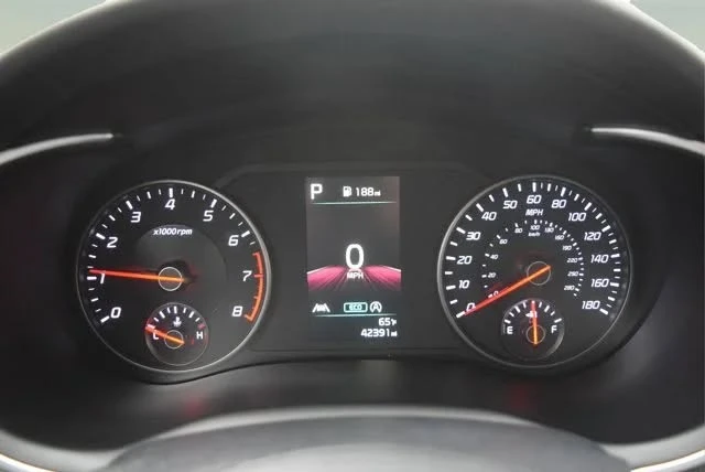 2023 Kia Stinger - Image 9 of 14