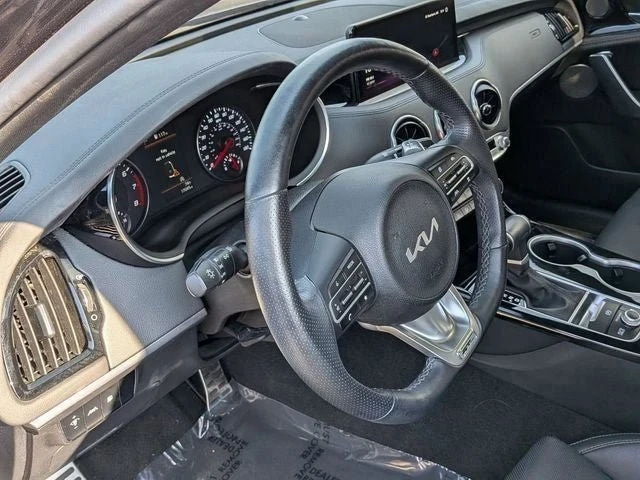 2023 Kia Stinger - Image 10 of 19
