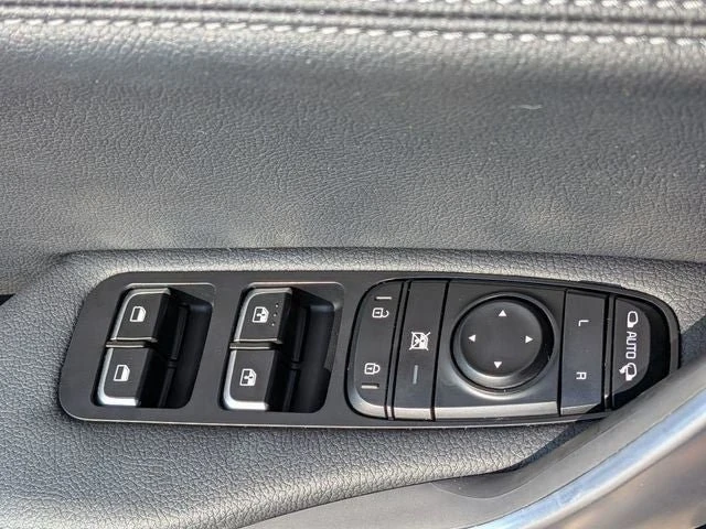 2023 Kia Stinger - Image 14 of 19