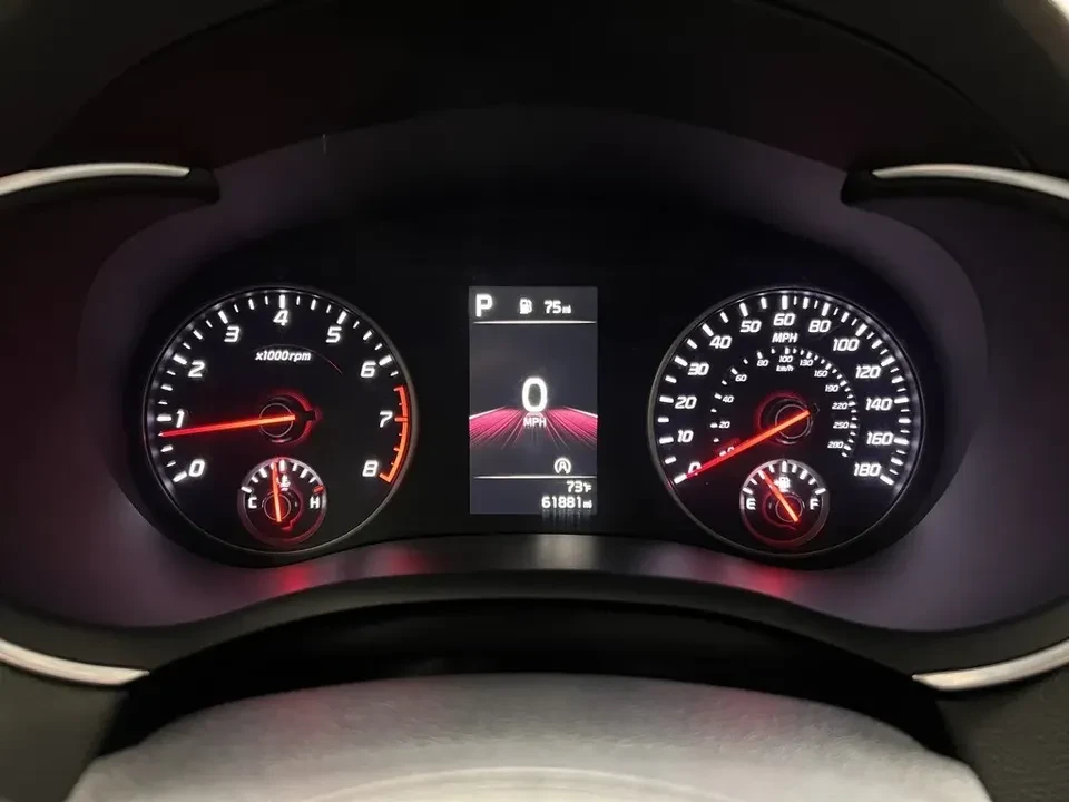 2023 Kia Stinger - Image 9 of 15