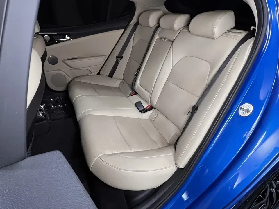 2023 Kia Stinger - Image 13 of 15