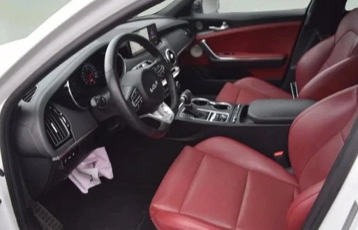 2023 Kia Stinger - Image 11 of 12