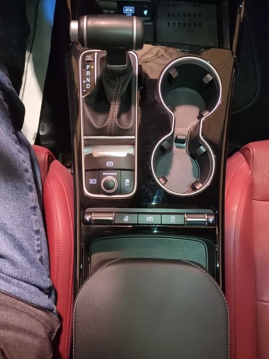 2023 Kia Stinger - Image 8 of 18