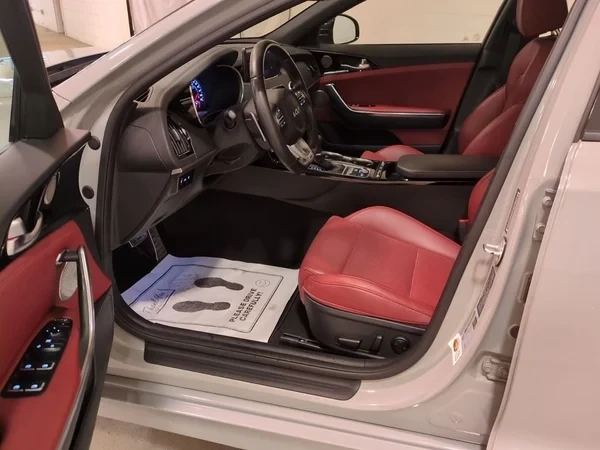 2023 Kia Stinger - Image 14 of 18