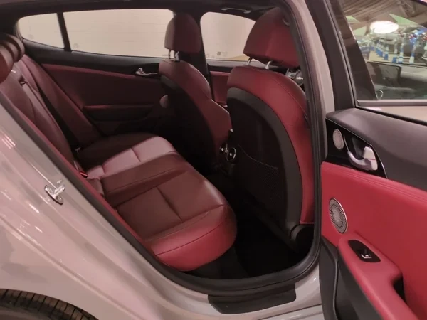 2023 Kia Stinger - Image 12 of 18