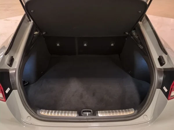 2023 Kia Stinger - Image 17 of 18