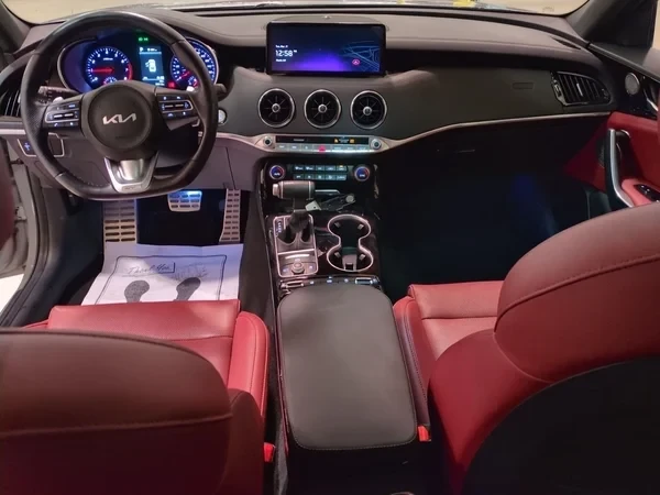 2023 Kia Stinger - Image 7 of 18