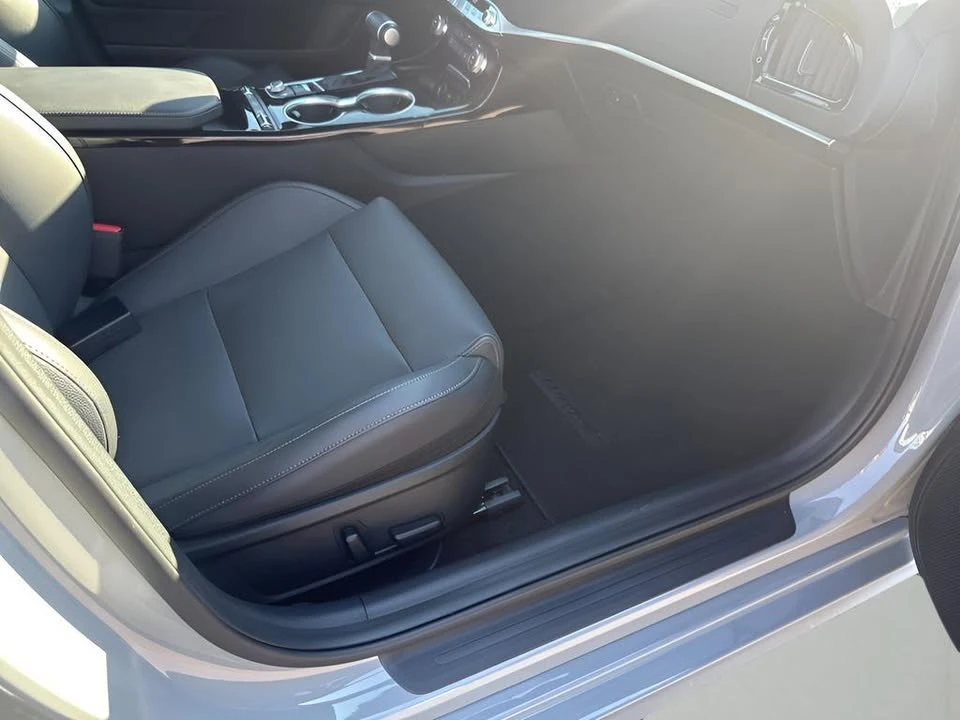2023 Kia Stinger - Image 15 of 19