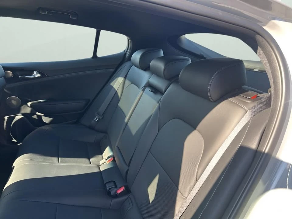 2023 Kia Stinger - Image 18 of 19