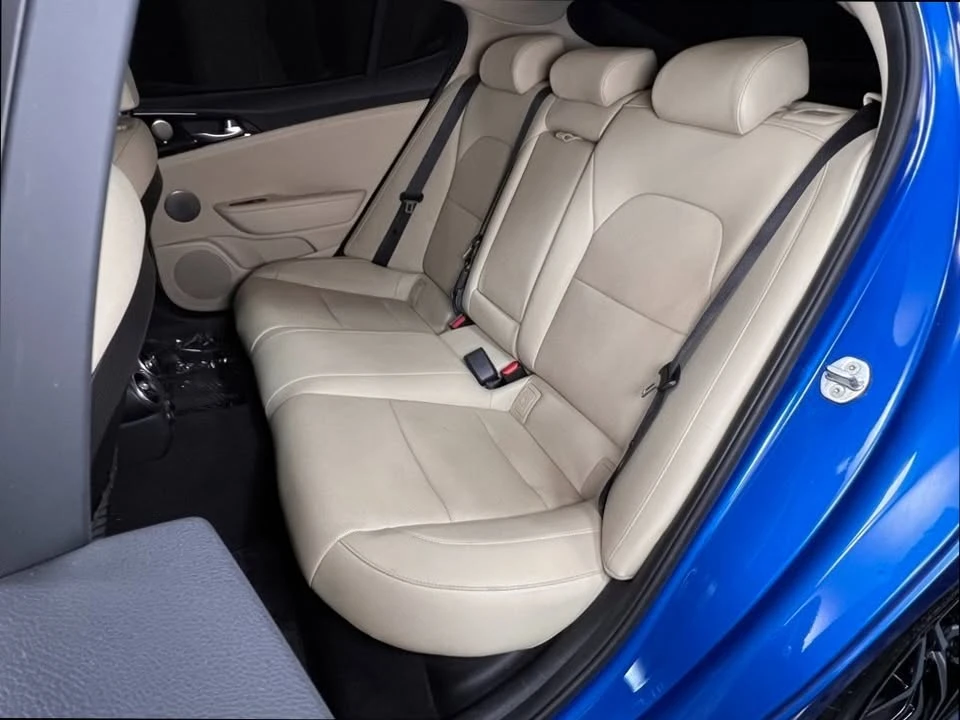 2023 Kia Stinger - Image 18 of 20