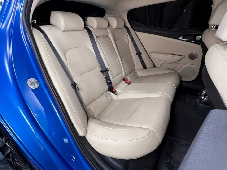 2023 Kia Stinger - Image 16 of 20