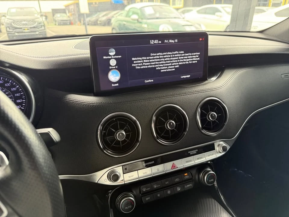 2023 Kia Stinger - Image 16 of 20