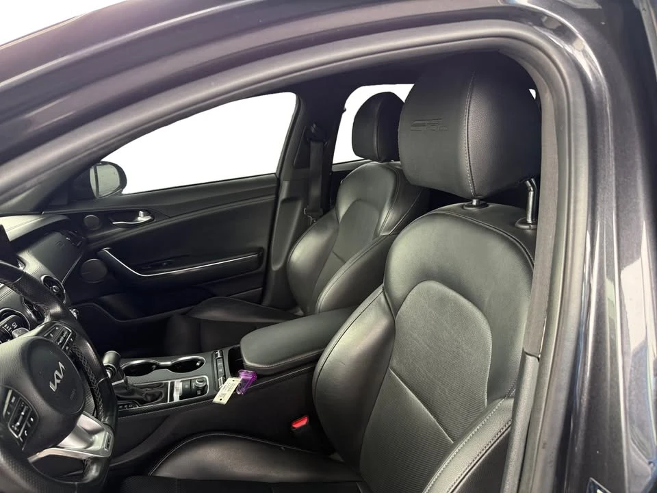 2023 Kia Stinger - Image 10 of 20