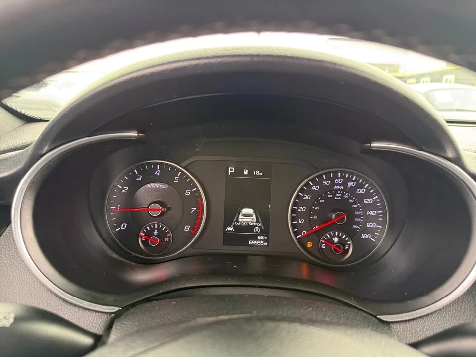 2023 Kia Stinger - Image 17 of 20