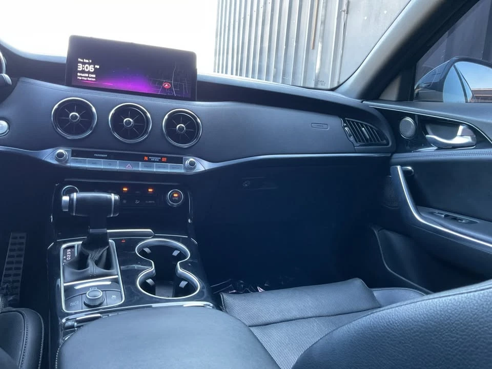 2023 Kia Stinger - Image 16 of 20