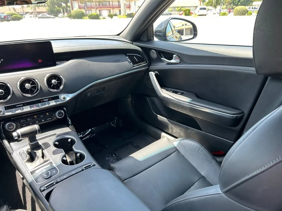 2023 Kia Stinger - Image 15 of 19