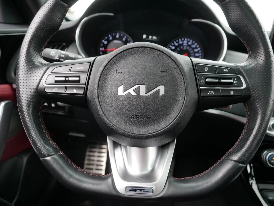 2023 Kia Stinger - Image 17 of 19