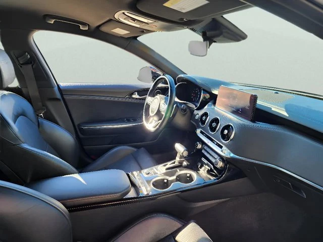 2023 Kia Stinger - Image 10 of 20