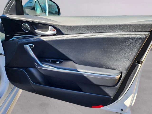 2023 Kia Stinger - Image 9 of 20