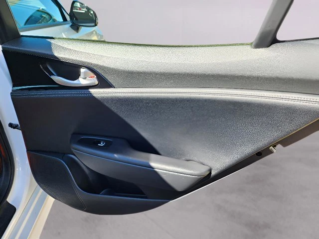 2023 Kia Stinger - Image 13 of 20