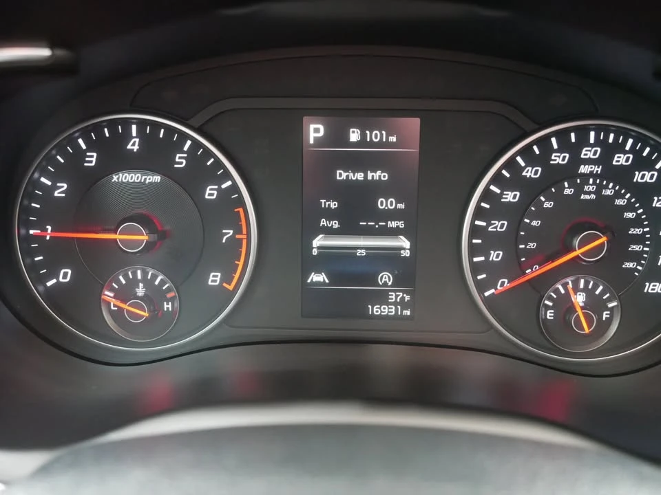 2023 Kia Stinger - Image 16 of 19