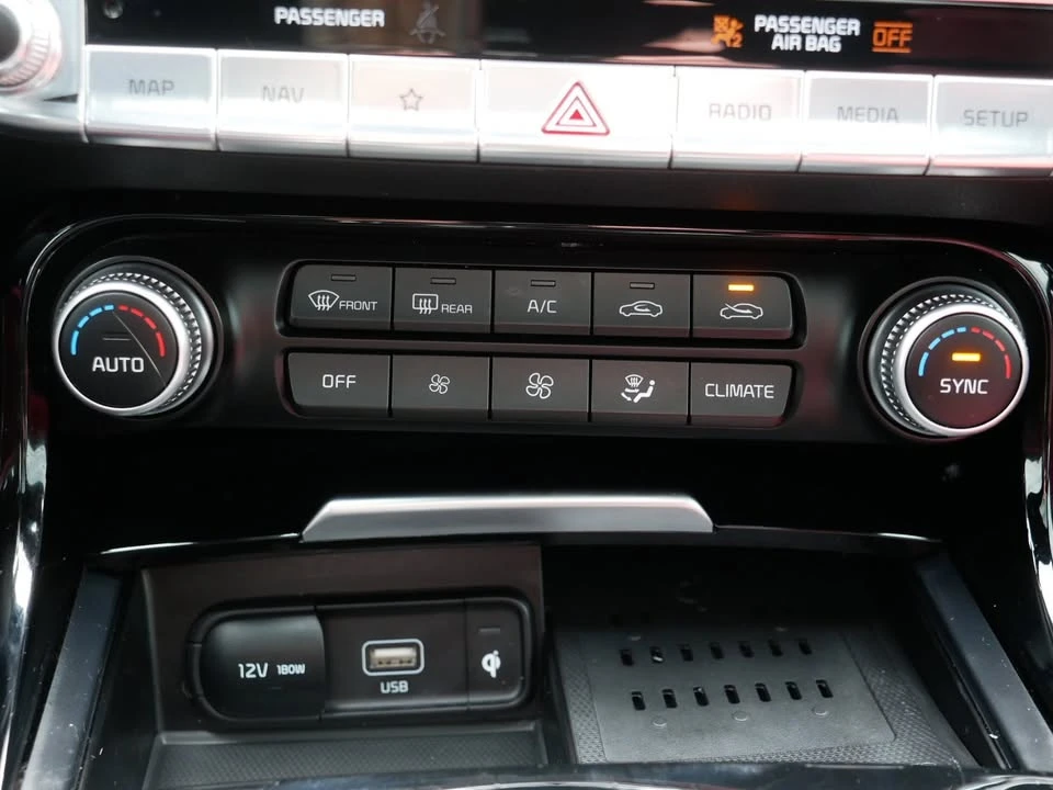 2023 Kia Stinger - Image 17 of 19